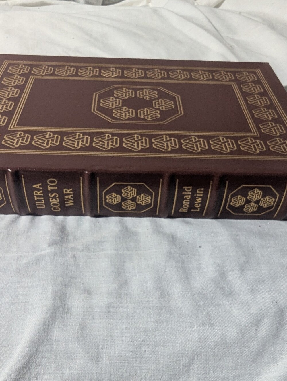 NEW EASTON PRESS ULTRA GOES TO WAR Book Leatherbound Gilt Collectible